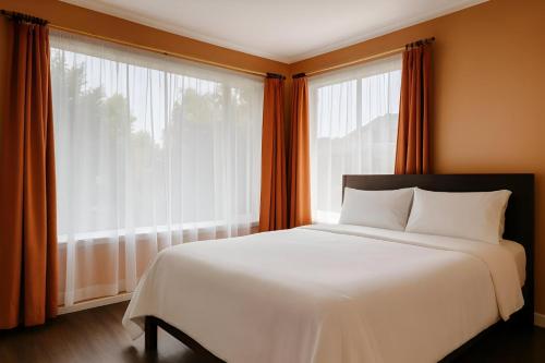 a bedroom with a white bed and a large window at 6 personas - Casa amplia y acogedora en zona residencial in Puerto Natales