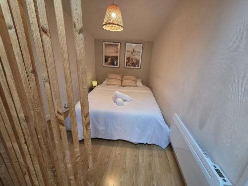 Voodi või voodid majutusasutuse Le Pumba - large studio avec Wi-Fi toas