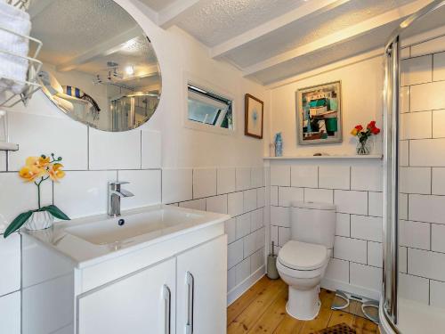 Koupelna v ubytování 1 Bed in Whitsand Bay 74824