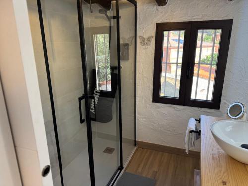 Koupelna v ubytování LA CASA BLANCA, Padilla de Hita