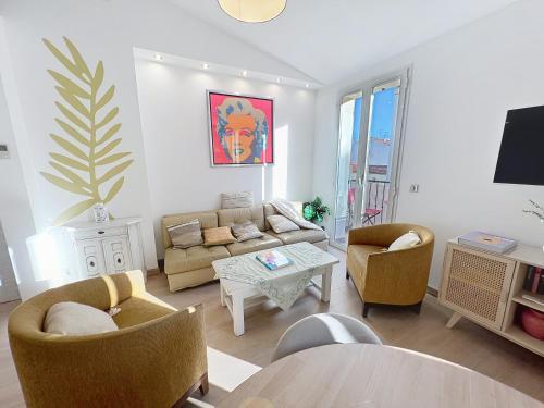 Cannes Close Centre 2 BR 2 bath mezzanine & balconies Exceptional Rating Ideal Families Easy parking by Olam Properties