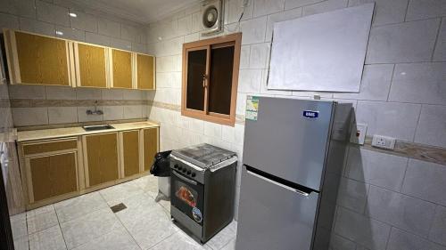 Kuchyň nebo kuchyňský kout v ubytování شقق الحمراء 1