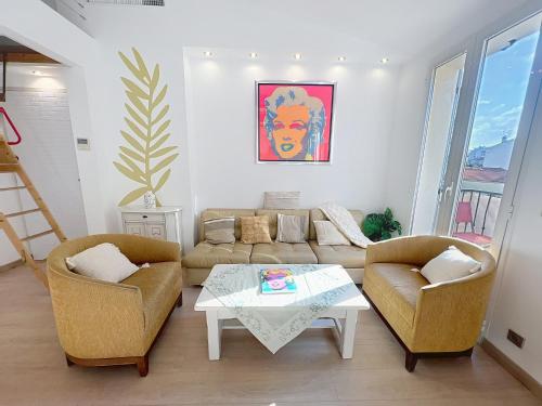 Cannes Close Centre 2 BR 2 bath mezzanine & balconies Exceptional Rating Ideal Families Easy parking by Olam Properties