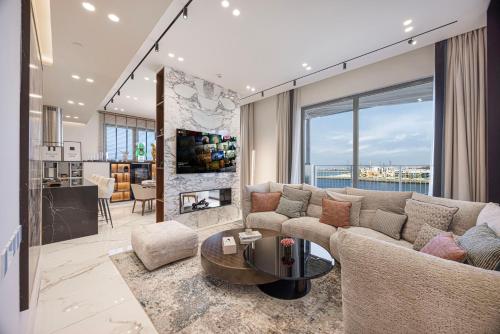 Daniels 3BR at La Cote with Full Sea View