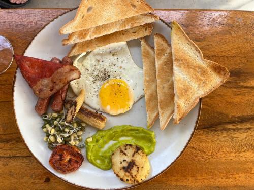 Jídlo v hotelu nebo okolí