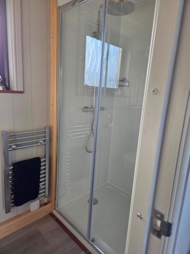 Vannituba majutusasutuses Hillside Cabin