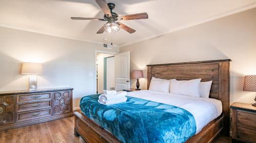 a bedroom with a bed and a ceiling fan at Walk to Lake 7BDR HotTub Movie Theater GameRoom Dawn and Dusk by AvantStay in Big Bear Lake