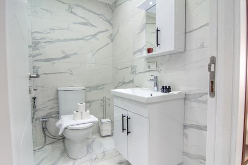 Koupelna v ubytování Cozy Studio Retreat