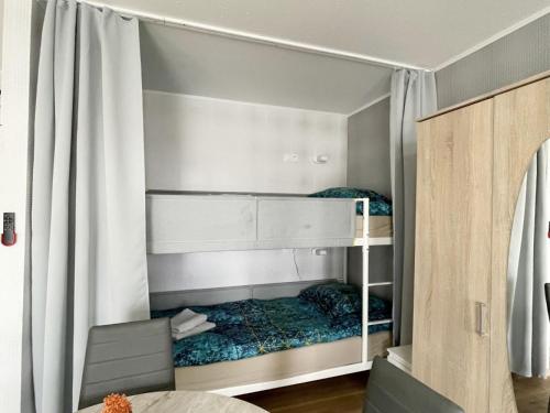 a room with two bunk beds with a curtain at Work & Stay in Neuss in Neuss
