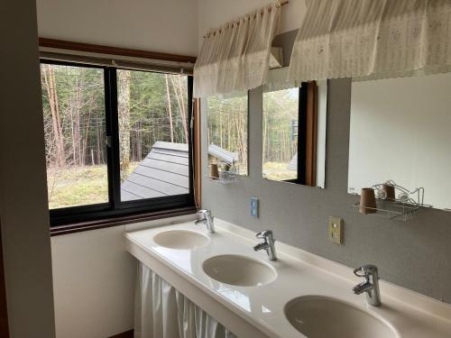 Ένα μπάνιο στο Lodge Jotenki