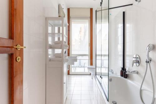 Duomo 7 min - 3 Bedrooms, Terrace & Parking