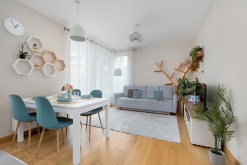 Family Apartment in Cracow with Parking, Desk and Bathtub by Noclegi Renters