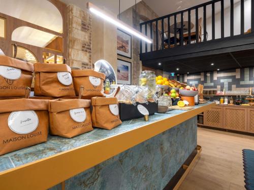 Jídlo v hotelu nebo okolí