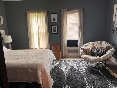 Postel nebo postele na pokoji v ubytování Naples Wine Country 5BR Hot Tub Close to Bristol Mountain Skiing