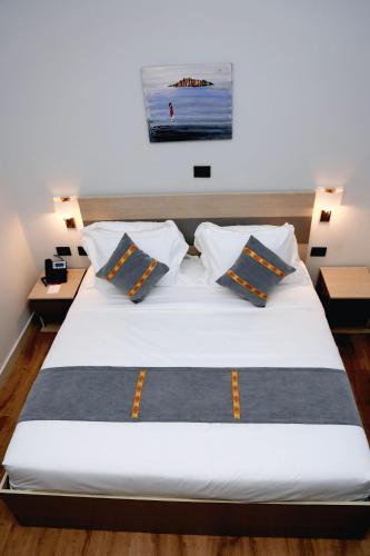 เตียงในห้องที่ Haile Hotel shashemene