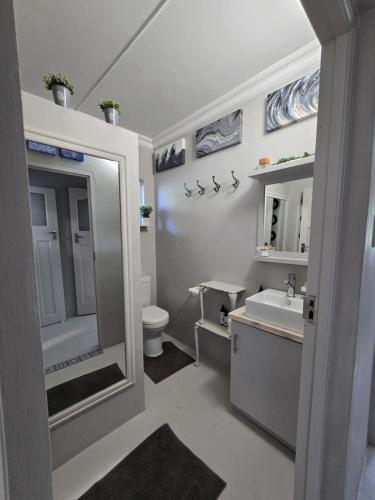 Ένα μπάνιο στο Whispering Waters Malgas