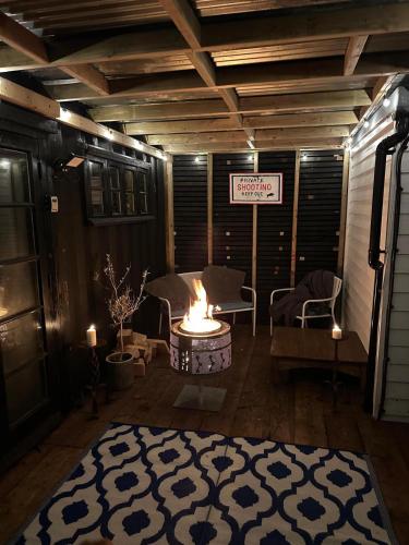 Istumisnurk majutusasutuses The Container