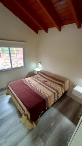 En eller flere senge i et værelse på Chalet Arredondo Villa Carlos Paz