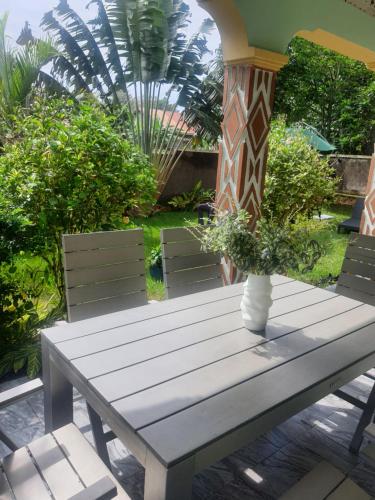 Ein Garten an der Unterkunft 41 Nile Bridge Villa