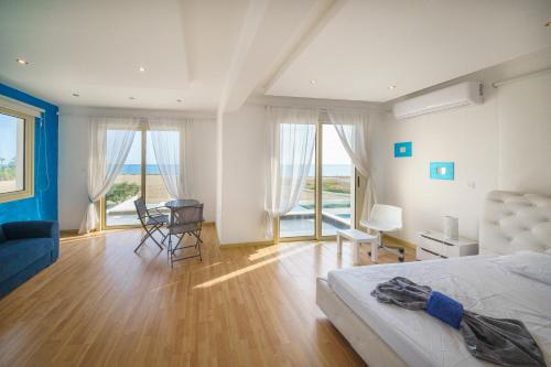 Ένα ή περισσότερα κρεβάτια σε δωμάτιο στο Villa Waves