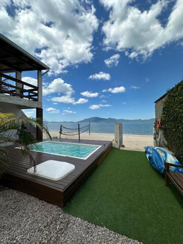 Bazén v ubytování Recanto Pé na Areia SC nebo v jeho okolí