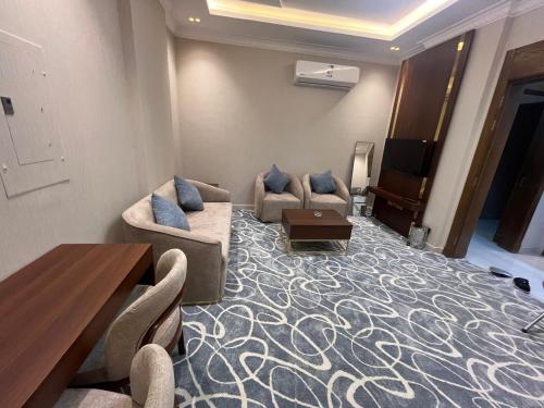a living room with a couch and a table at العييري ريزيدنس in Dammam