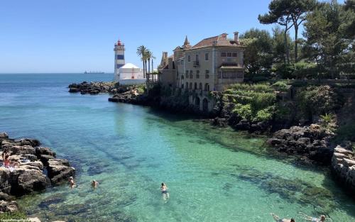 Superb 3 BR Apartment - Beachfront - Old Town Cascais