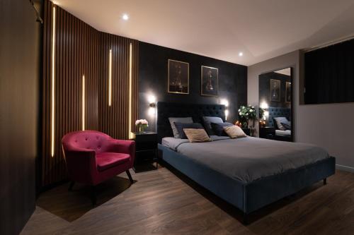 Postel nebo postele na pokoji v ubytování Lorient Love Room Le King Size