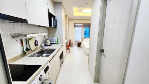 Кухня или мини-кухня в 미소 하우스, 대전시청역 도보2분 둔산동 번화가 신축
