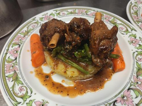 Φαγητό σε αυτό το ξενοδοχείο ή κάπου εκεί κοντά