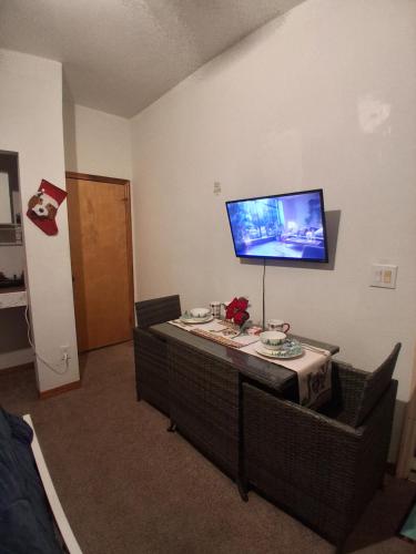 Un televizor și/sau centru de divertisment la Farm room