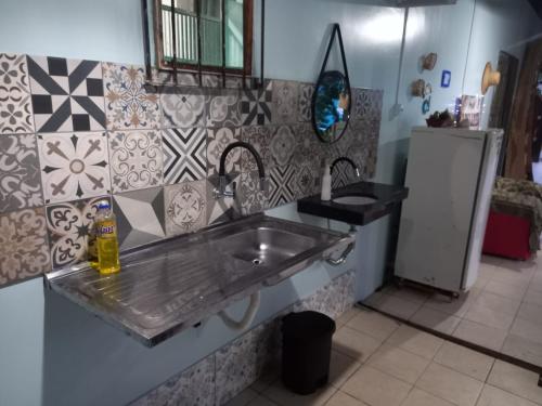 Η κουζίνα ή μικρή κουζίνα στο Hostel Ariramba