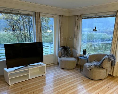 TV a/nebo společenská místnost v ubytování Landsbyhus i Lofoten