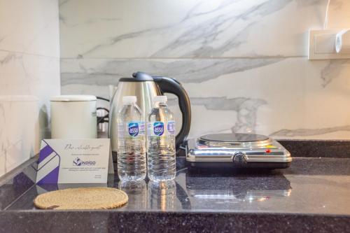 Η κουζίνα ή μικρή κουζίνα στο Cozy 1br & Sofabed With Two Inviting Balconies