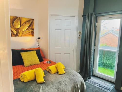 Postel nebo postele na pokoji v ubytování Ideal pay-as-you-stay 1-bed apartment in Preston