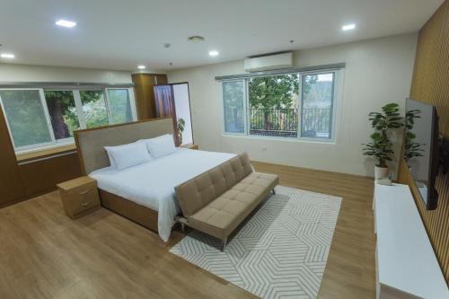 Postel nebo postele na pokoji v ubytování Vine and Canopy