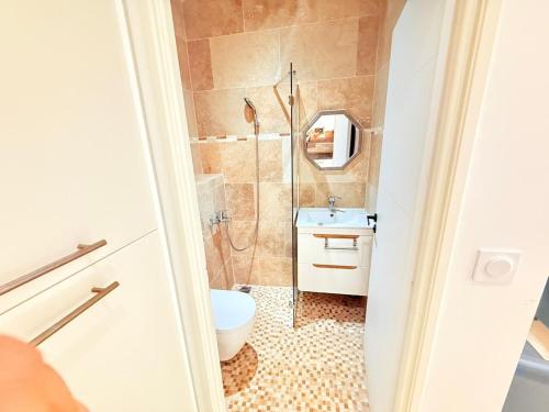 Ένα μπάνιο στο Independent Studio dans maison