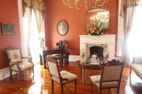 Posezení v ubytování Baer House Inn