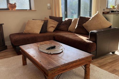 Ein Sitzbereich in der Unterkunft Trendy Barn Conversion Families & Groups Sleeps 8