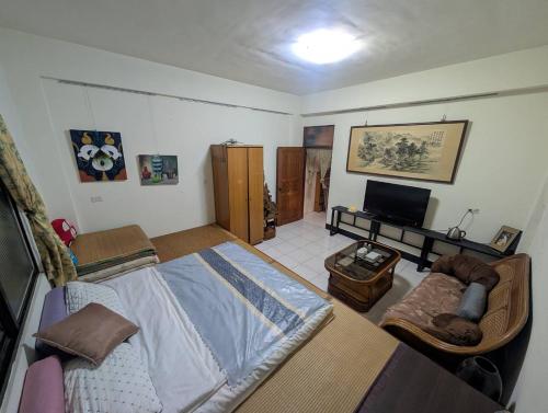 Μια τηλεόραση ή/και κέντρο ψυχαγωγίας στο 山頂洞人