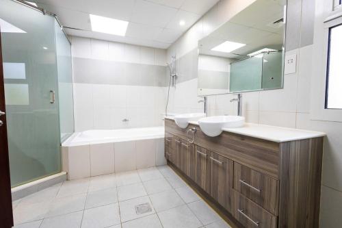 Et badeværelse på Malibu Luxe I Priavte Pool I 5 bed Villa