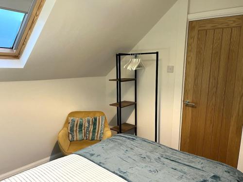 Un ou plusieurs lits dans un hébergement de l'établissement Ideal 4-bed home sleeps 7 - Nr Trafford Ctr & M60
