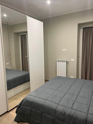 a bedroom with a large bed and a mirror at Nancy's Home in Naples