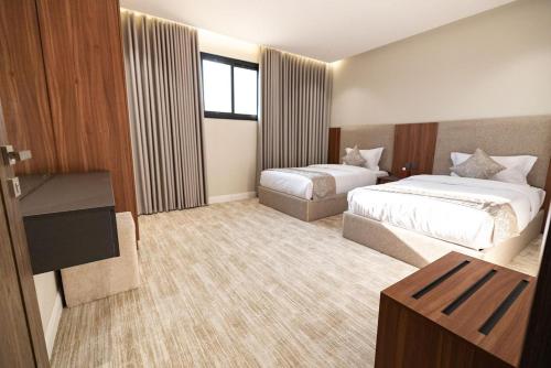 Postel nebo postele na pokoji v ubytování فندق رويال اديشن للشقق الفندقية