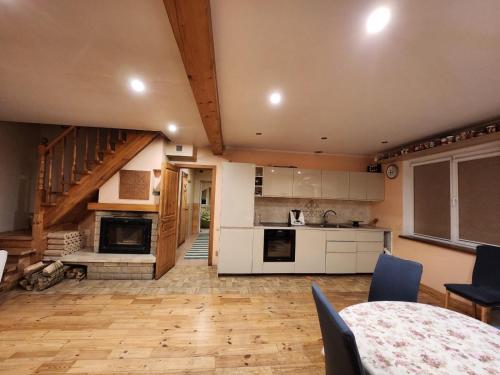 Η κουζίνα ή μικρή κουζίνα στο Brīvdienu māja Lielzemenes