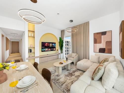 Elite Nest - Luxurious 4BR with PS5 Room, 1 min to F1, Ferrari World & SeaWorld