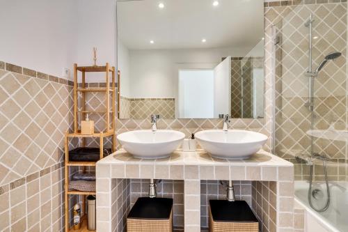 Penthouse in Estepona met Zeezicht, Jacuzzi & Zwembad