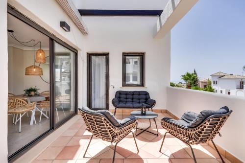 Penthouse in Estepona met Zeezicht, Jacuzzi & Zwembad