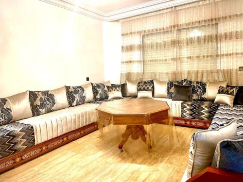 Un lugar para sentarse en Modern Central Apartment in Casablanca