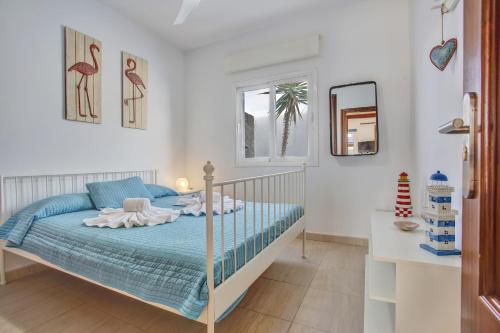 a small bedroom with a bed and a window at Villa Queen Papagayo Vetusta in Playa Blanca